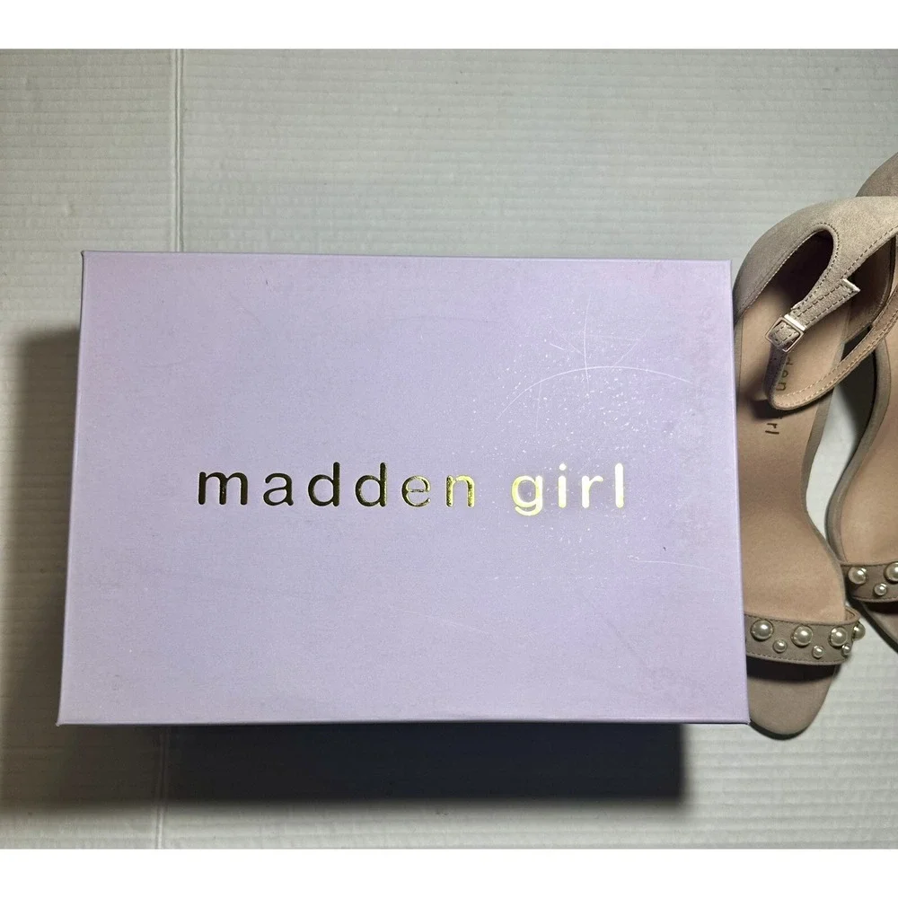 Madden Girl read full